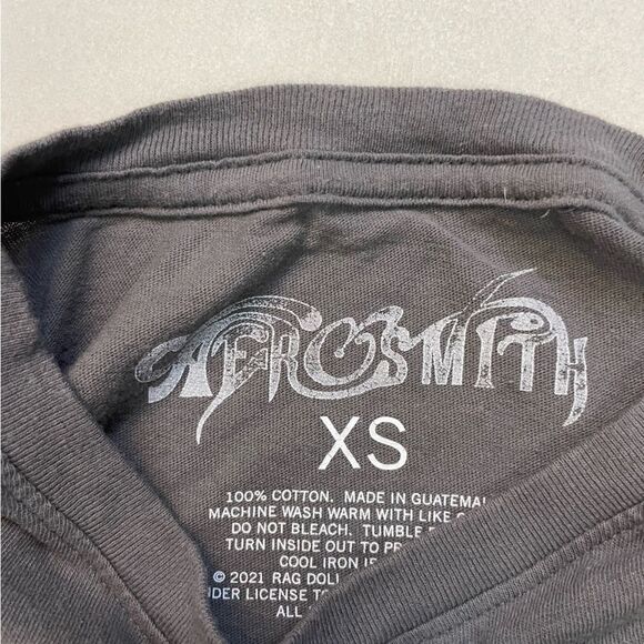 Aerosmith Get Your Wings 74 Graphic T-shirt Women XS Gray Short Sleeve Music - Picture 5 of 6